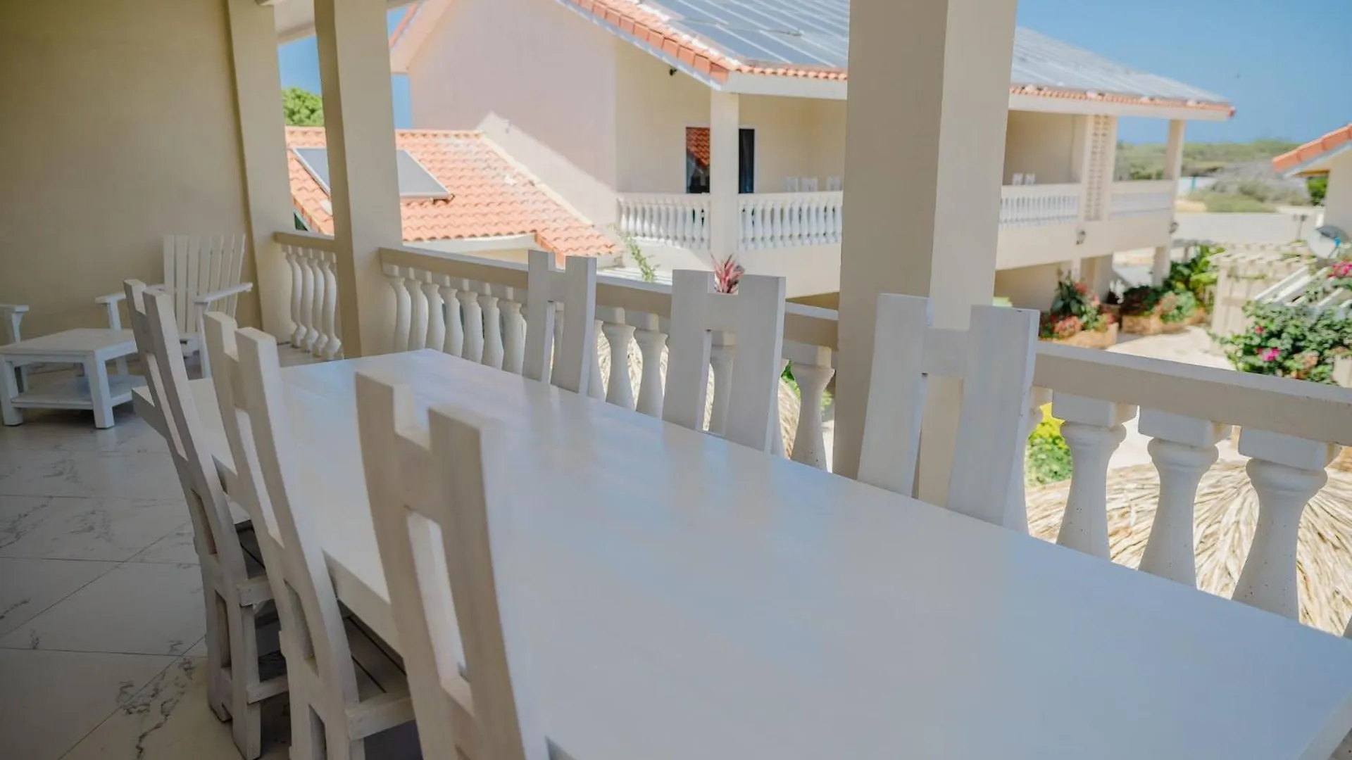 Huge 4-Bedroom Apartment 2 Km From Eagle Beach Palm Beach